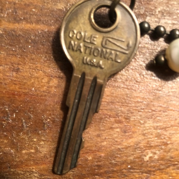 Simplify Key Necklace - Picture 8 of 10